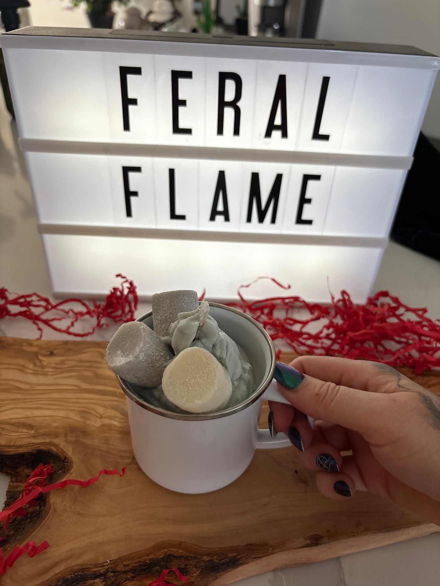 š©¶ Silver Fox ā Winter Candle (9.5 oz)