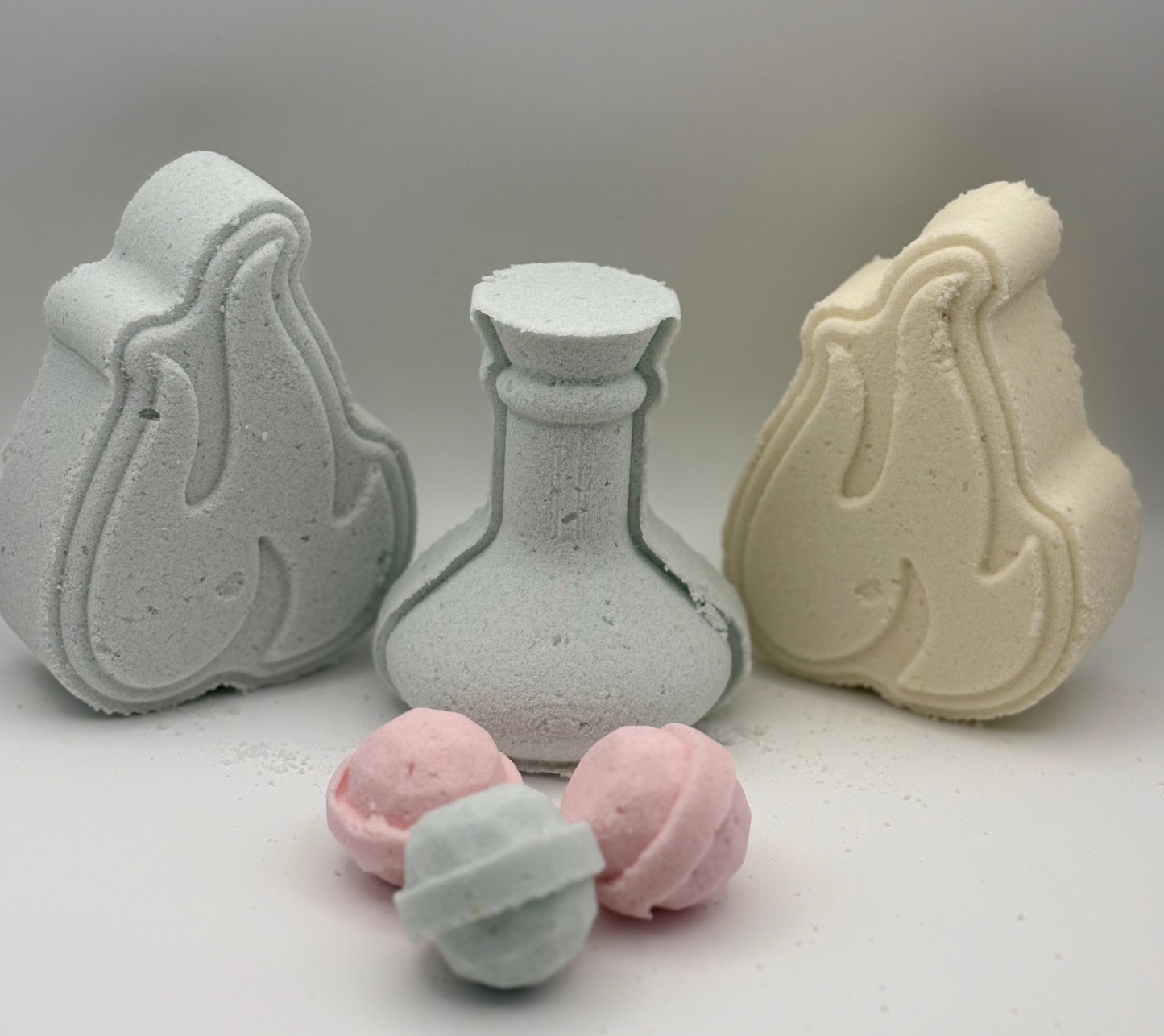 Signature Flame Bath Bomb | Lemongrass