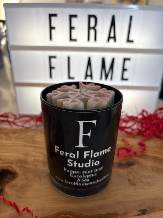 ❄️ Peppermint & Eucalyptus – Christmas Candle (8.5 oz)